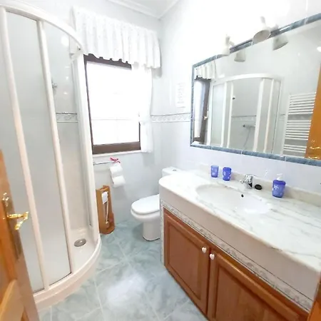 With 2 Bedrooms In Hinojedo With Wonderful City View Shared Pool And Wifi 5 Km From The Beach 아파트 수안세스