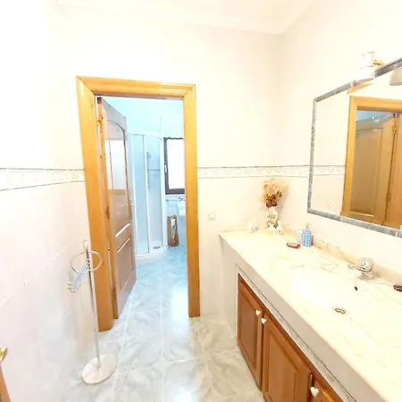 With 2 Bedrooms In Hinojedo With Wonderful City View Shared Pool And Wifi 5 Km From The Beach 아파트 수안세스