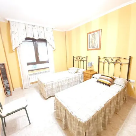 With 2 Bedrooms In Hinojedo With Wonderful City View Shared Pool And Wifi 5 Km From The Beach 아파트