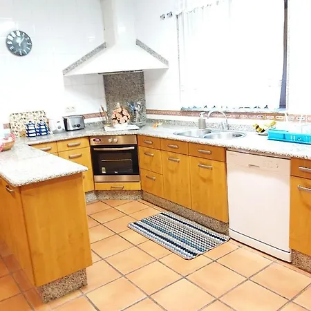 아파트 With 2 Bedrooms In Hinojedo With Wonderful City View Shared Pool And Wifi 5 Km From The Beach 수안세스