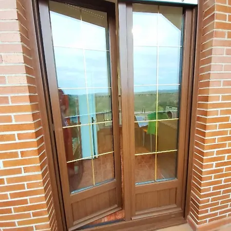 With 2 Bedrooms In Hinojedo With Wonderful City View Shared Pool And Wifi 5 Km From The Beach 아파트 수안세스